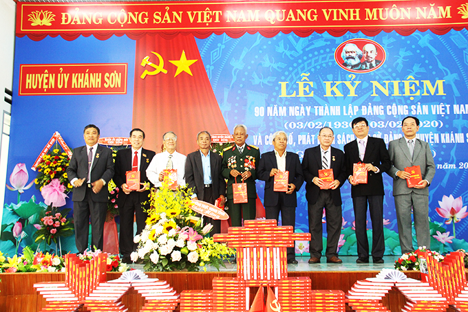 Khánh Hòa đẩy mạnh công tác tuyên truyền, phát huy giá trị các ấn phẩm, di tích lịch sử 